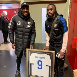 aaron wan-bissaka signed arsenal shirt